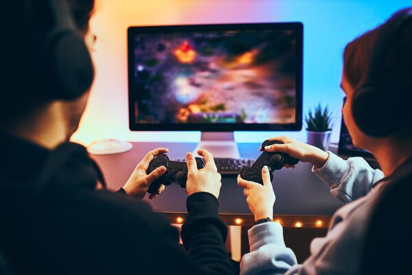 People enjoying colourful online games on 100PlayMates